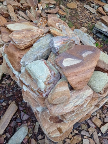 Златолит жёлтый, жёлто-зелёный глыбки и валуны для ланшафтного дизайна купить в Тюмени