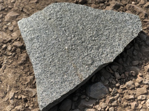 Плитняк златолит Уральский для цоколя, отмостки купить в Тюмени