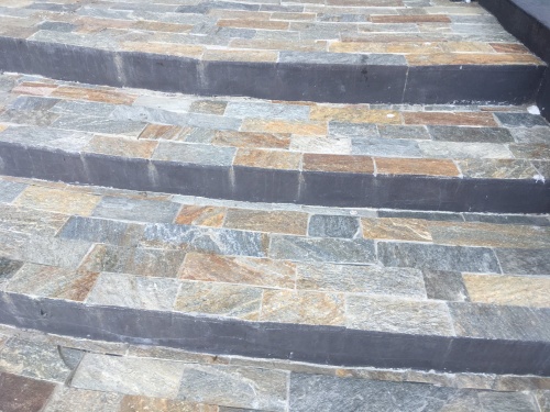 Плитка из Златолита Уральского для лестницы купить в Тюмени