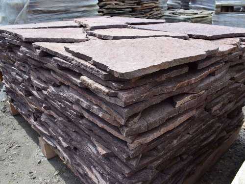 Плитняк лемезит бордовый для облицовки цоколя 20-25 мм  купить в Тюмени