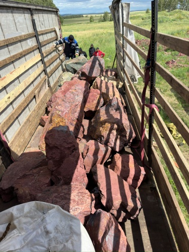 Ландшафтные глыбы красно-фиолетовые 200-1000 килограмм купить в Тюмени