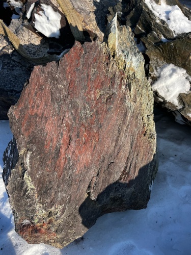 Ландшафтные глыбы красно-фиолетовые 200-1000 килограмм купить в Тюмени