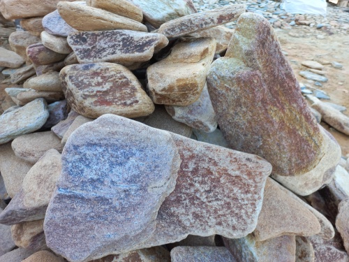 Златолит жёлтый, жёлто-зелёный глыбки и валуны для ланшафтного дизайна купить в Тюмени