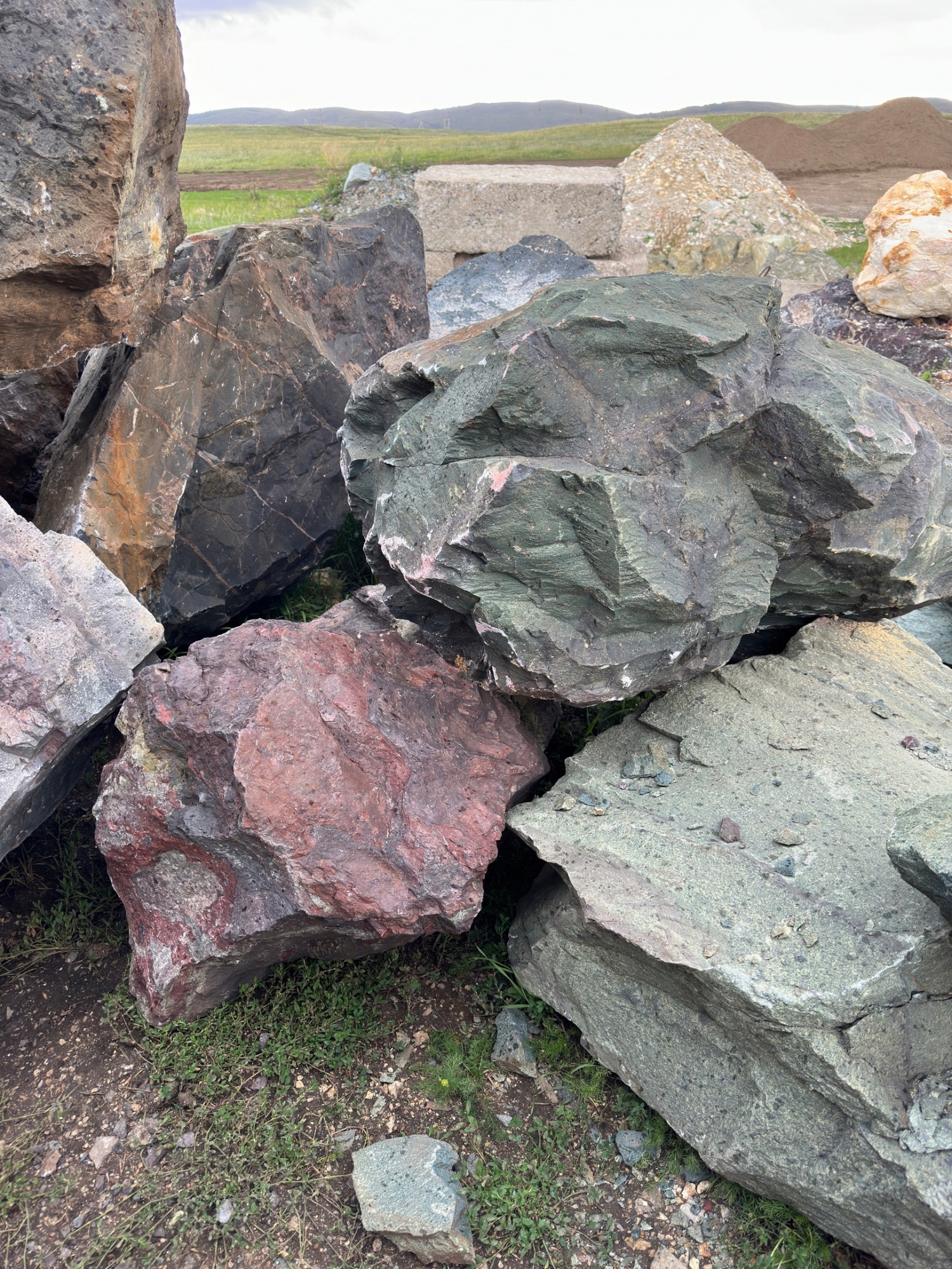 Камни для ландшафтного дизайна зелёные 10-60 килограмм купить в Тюмени