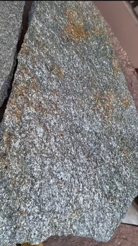 Плитняк златолит серебристый для цоколя, отмостки купить в Тюмени