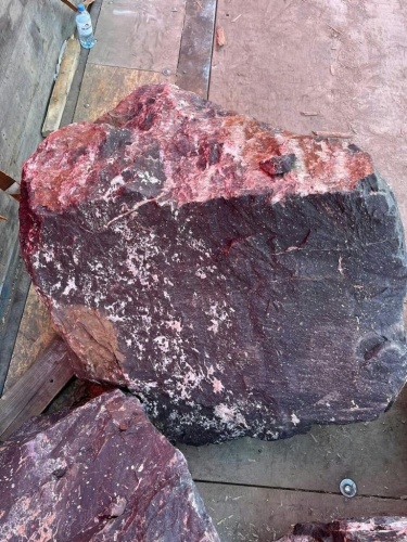 Камни для ландшафтного дизайна красно-фиолетовые 10-60 килограмм купить в Тюмени