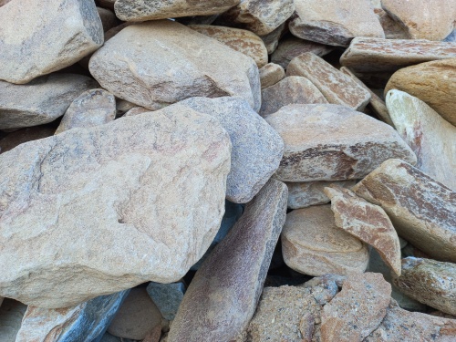 Златолит жёлтый, жёлто-зелёный глыбки и валуны для ланшафтного дизайна купить в Тюмени