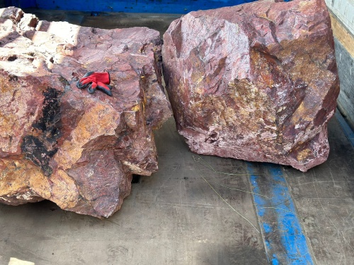 Ландшафтные глыбы красно-фиолетовые 200-1000 килограмм купить в Тюмени
