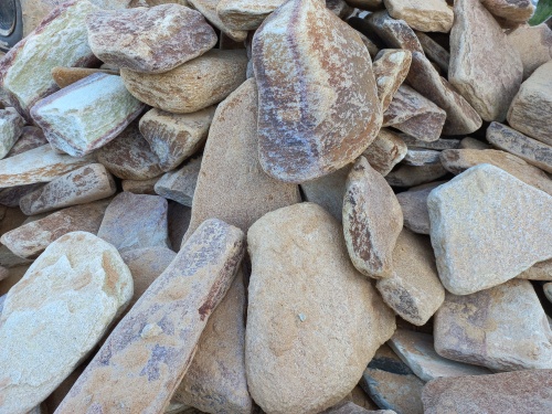 Златолит жёлтый, жёлто-зелёный глыбки и валуны для ланшафтного дизайна купить в Тюмени