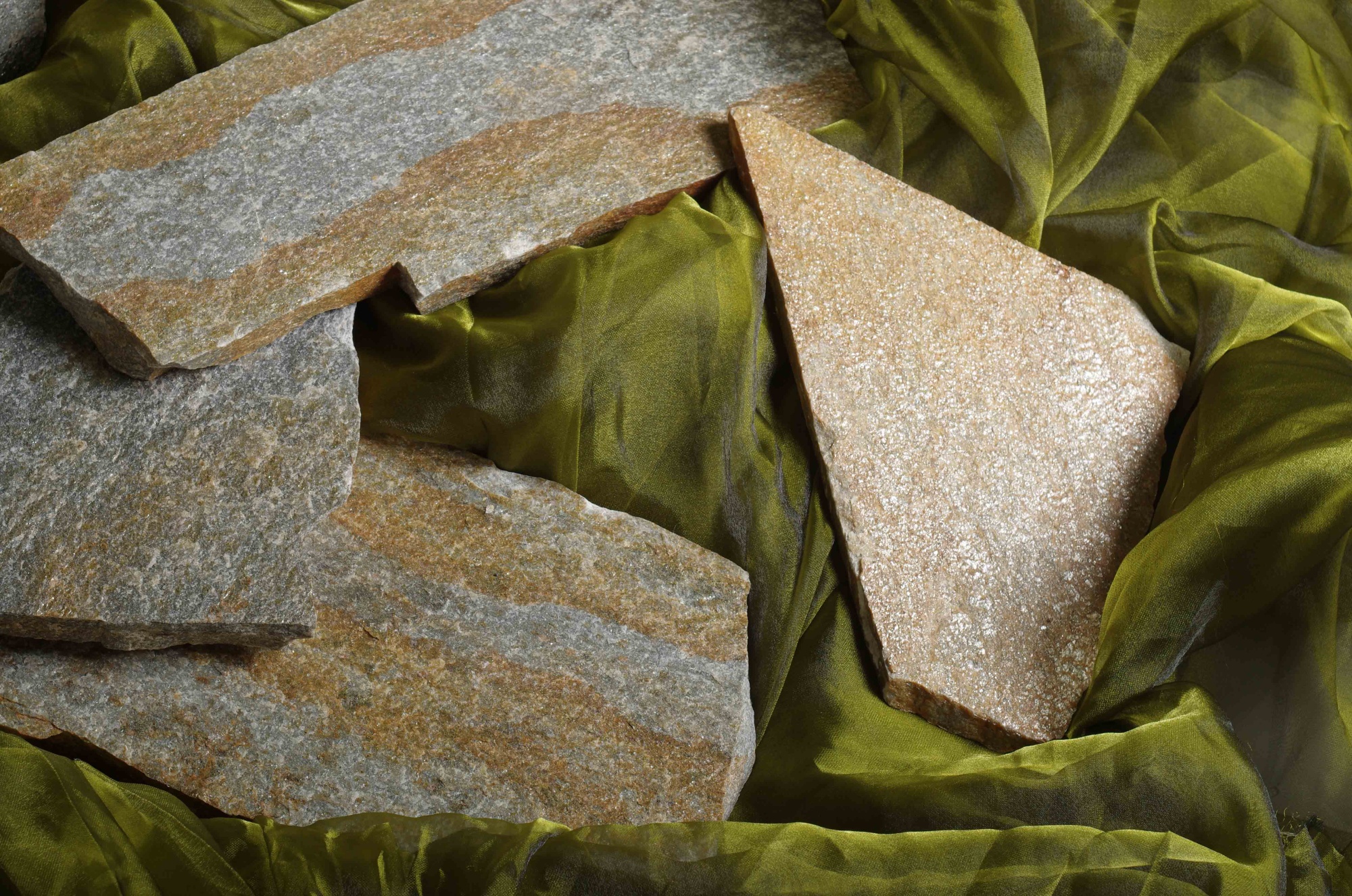 Плитняк златолит Уральский  для фасада купить в Тюмени