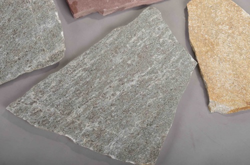 Плитняк златолит Уральский для цоколя, отмостки купить в Тюмени