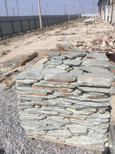 Златолит серебристый галтованный для лестниц купить в Тюмени