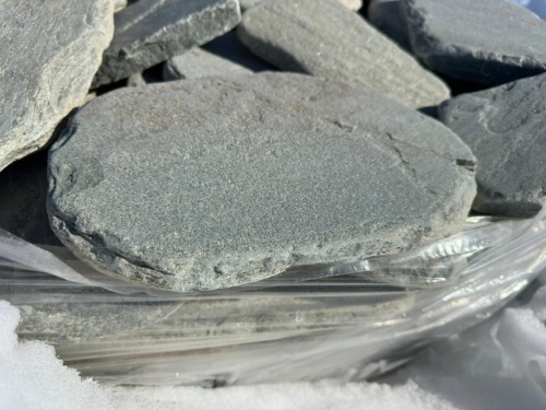 Плитняк златолит зелёный галтованный для мощения на бетон купить в Тюмени