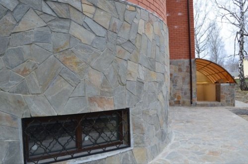 Плитняк златолит Уральский для цоколя, отмостки купить в Тюмени